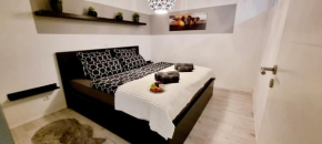 New Modern SelfCheckin PublicFreeParking HighSpeed Wifi KingSizeBed